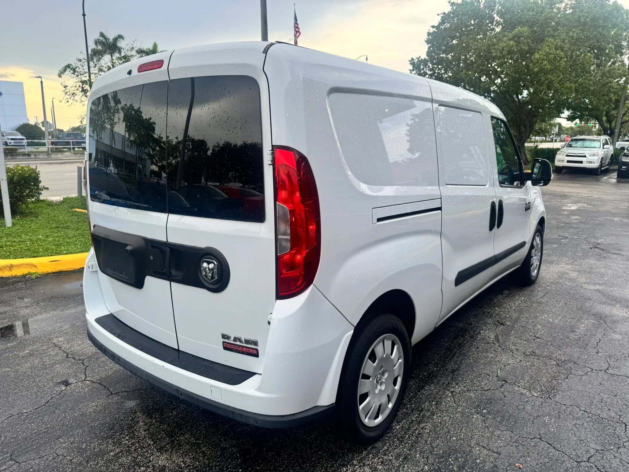 Used 2017 RAM ProMaster City Tradesman SLT w/ Rear Back-up Camera Group FWD image 5