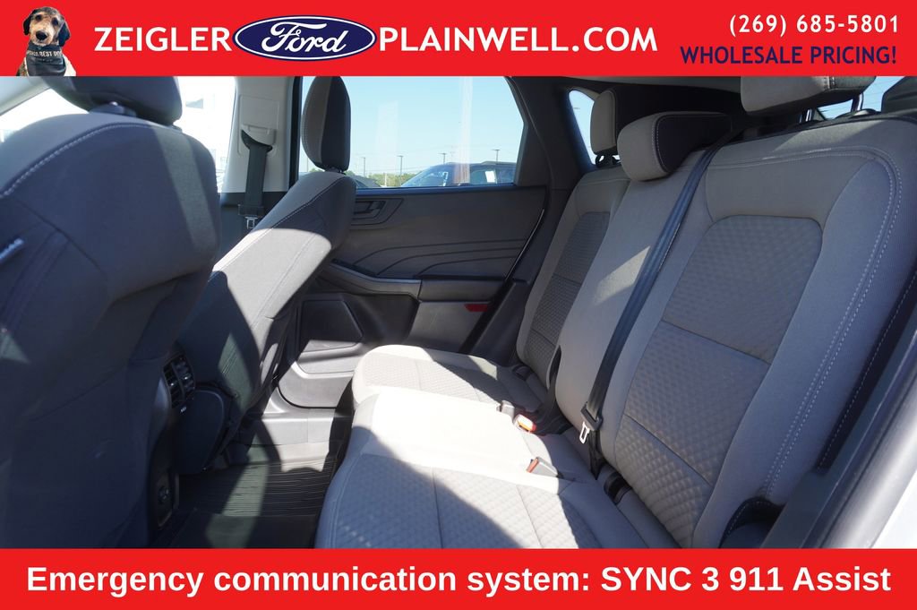 Used 2022 Ford Escape SE w/ Cold Weather Package image 11
