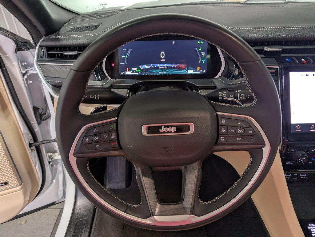 Used 2023 Jeep Grand Cherokee 4WD 4xe w/ Luxury Tech Group II image 18