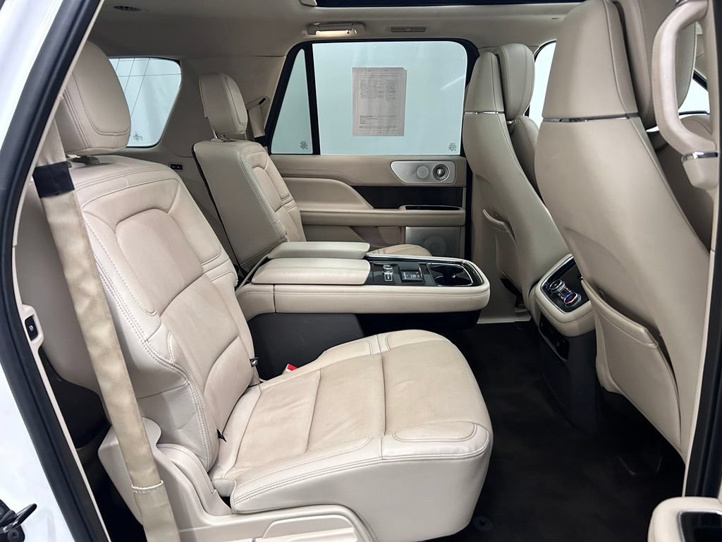 Used 2020 Lincoln Navigator L Reserve w/ Equipment Group 208A Reserve AWD/4WD image 18