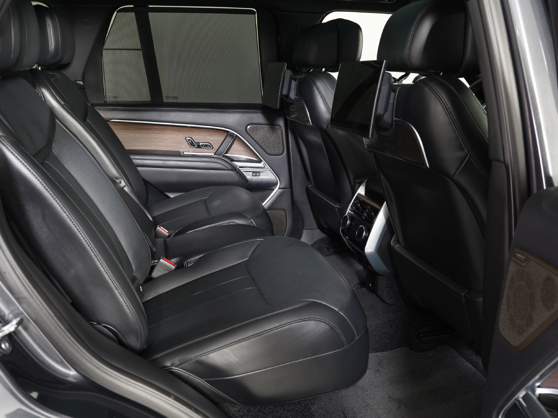Used 2025 Land Rover Range Rover Autobiography AWD/4WD image 10
