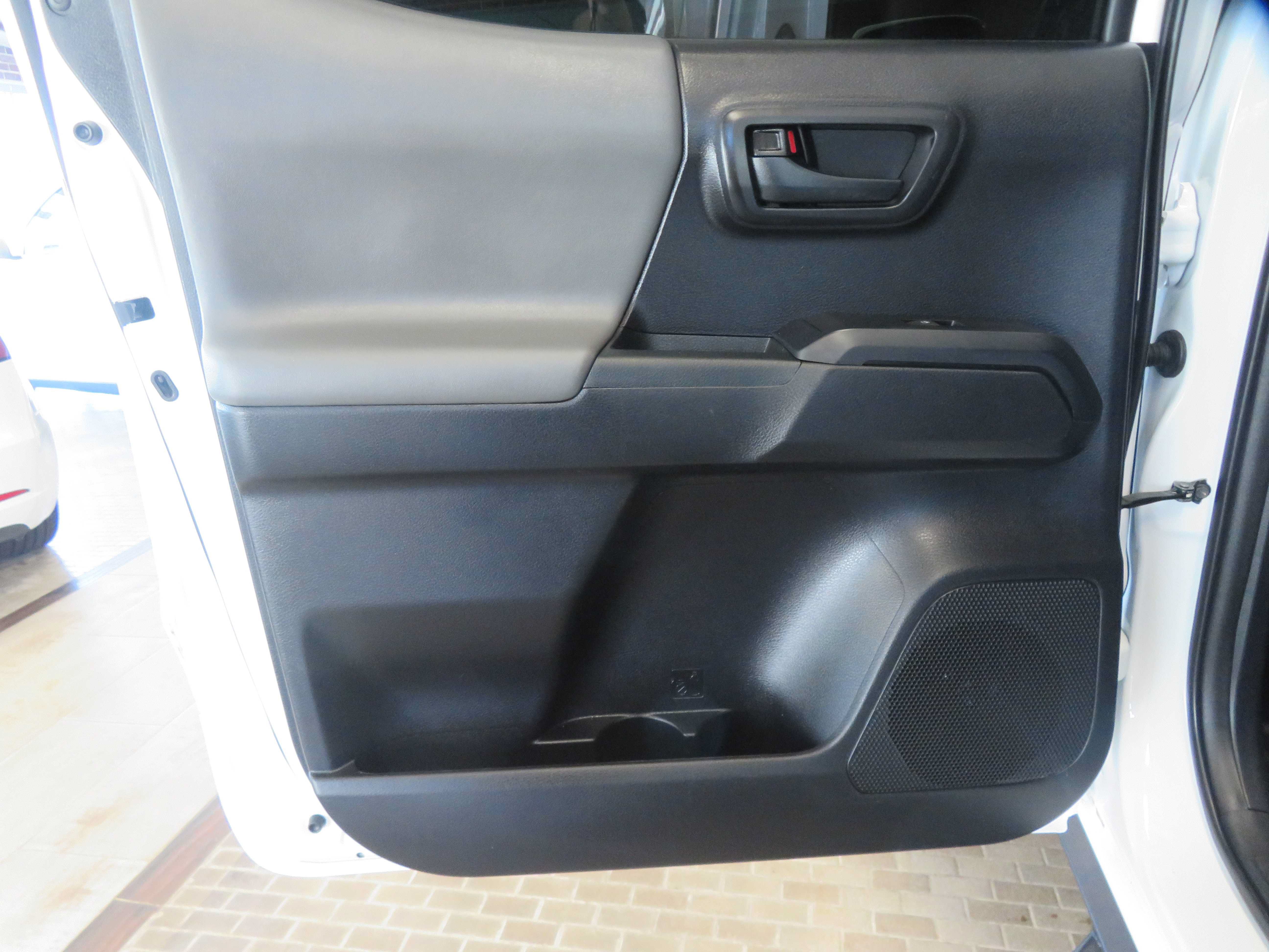 Used 2020 Toyota Tacoma SR AWD/4WD image 17