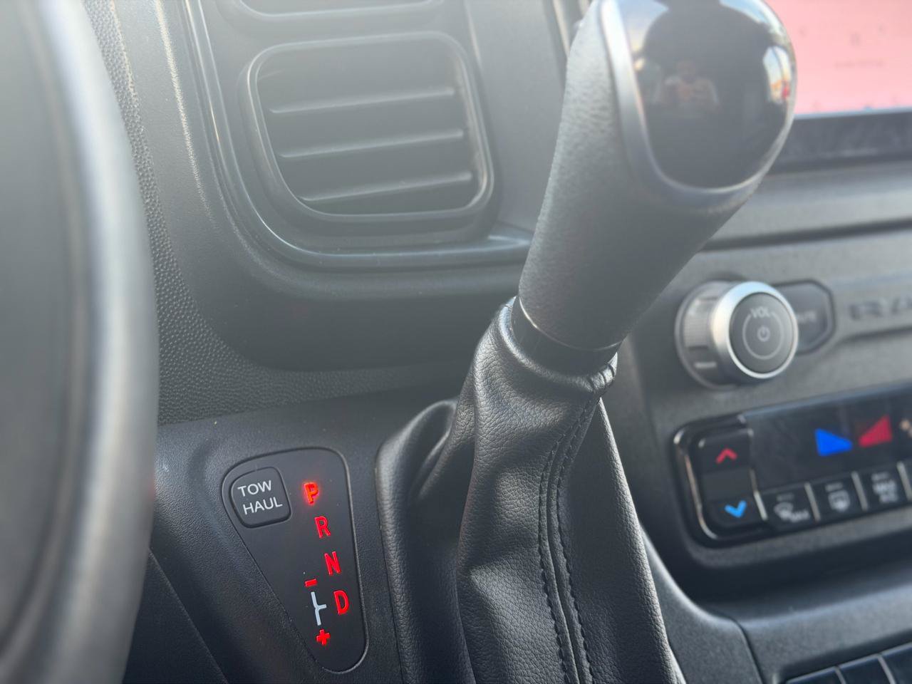 Used 2024 RAM ProMaster 2500 w/ Convenience Group FWD image 17