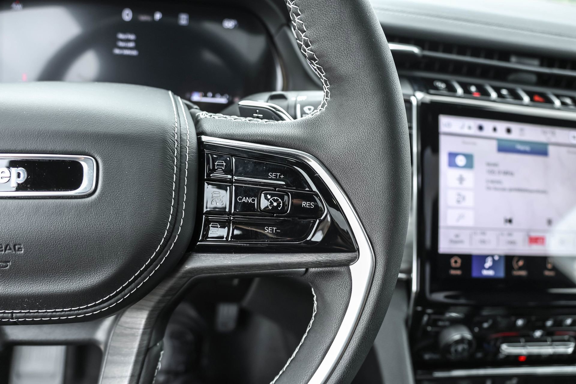 New 2025 Jeep Grand Cherokee Overland w/ Luxury Tech Group IV image 27