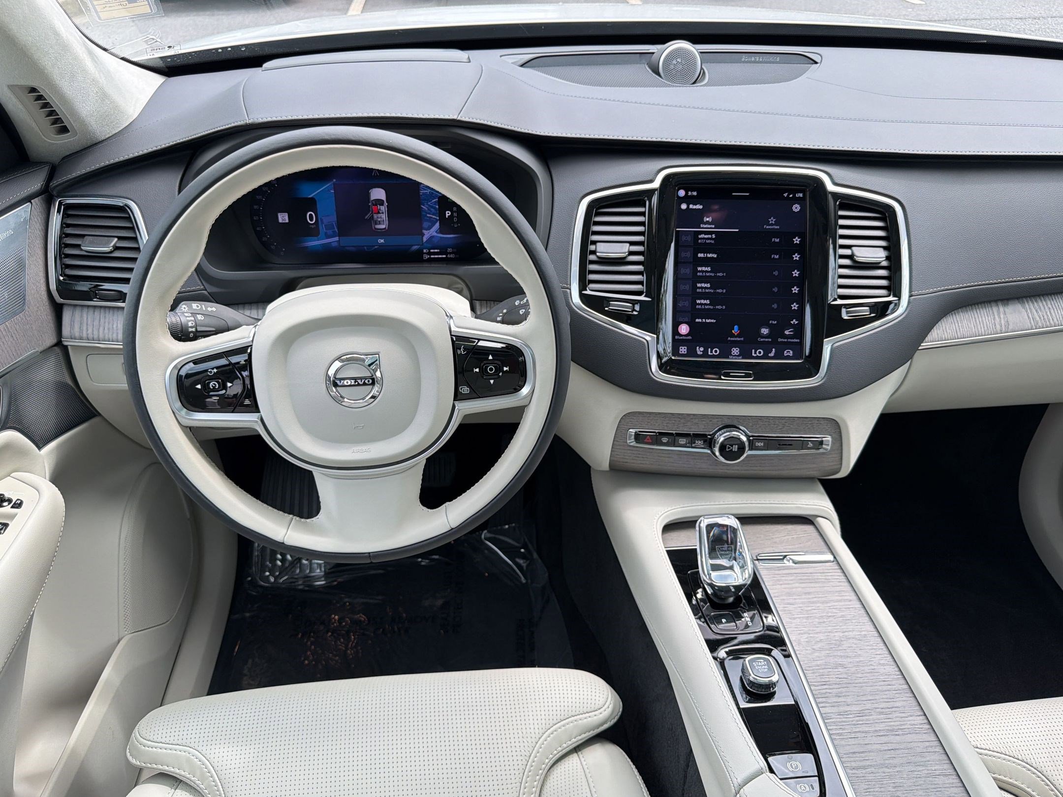 Certified 2023 Volvo XC90 T8 Ultimate w/ Lounge Package AWD/4WD image 28