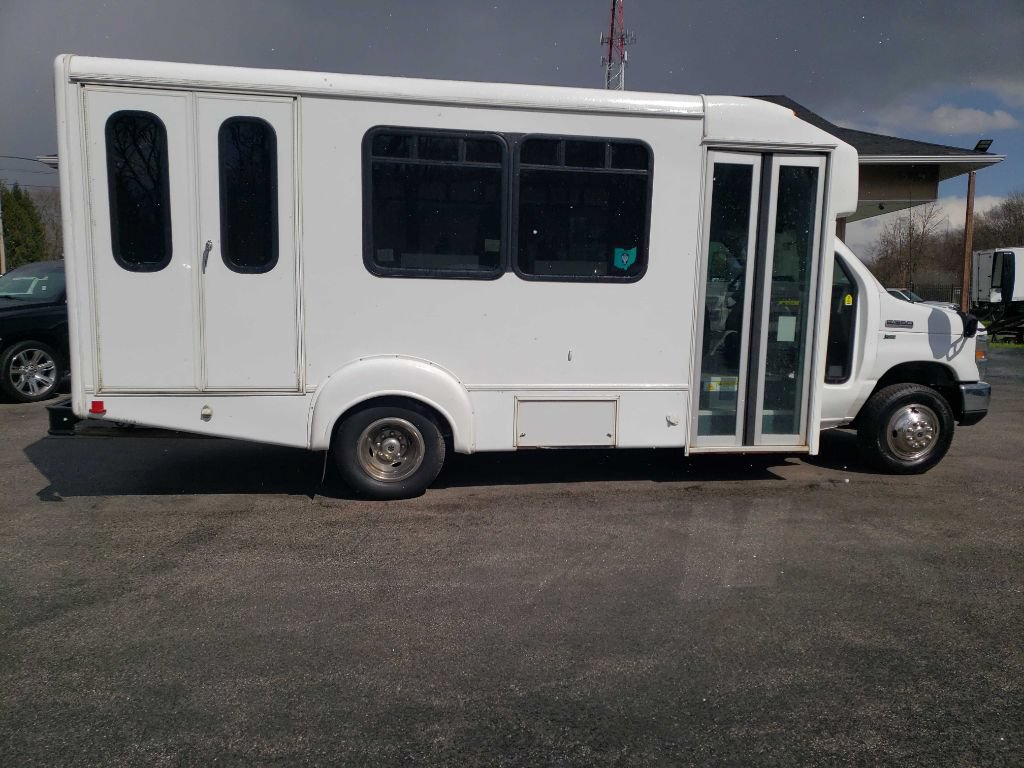 Used 2015 Ford E-350 and Econoline 350 Super Duty RWD image 6