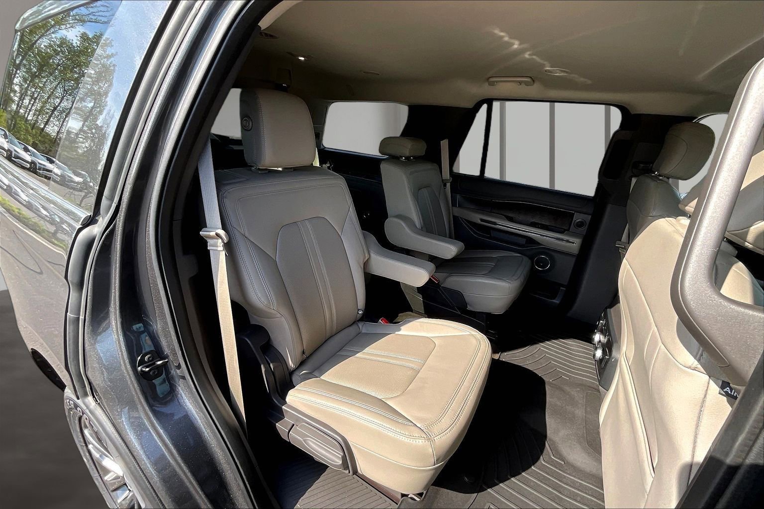 Used 2020 Ford Expedition Limited image 25