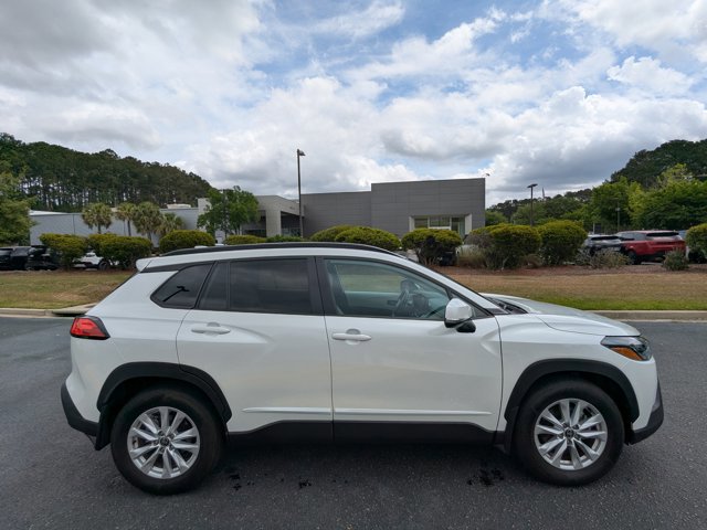 Used 2023 Toyota Corolla Cross LE w/ Moonroof Package AWD/4WD image 4