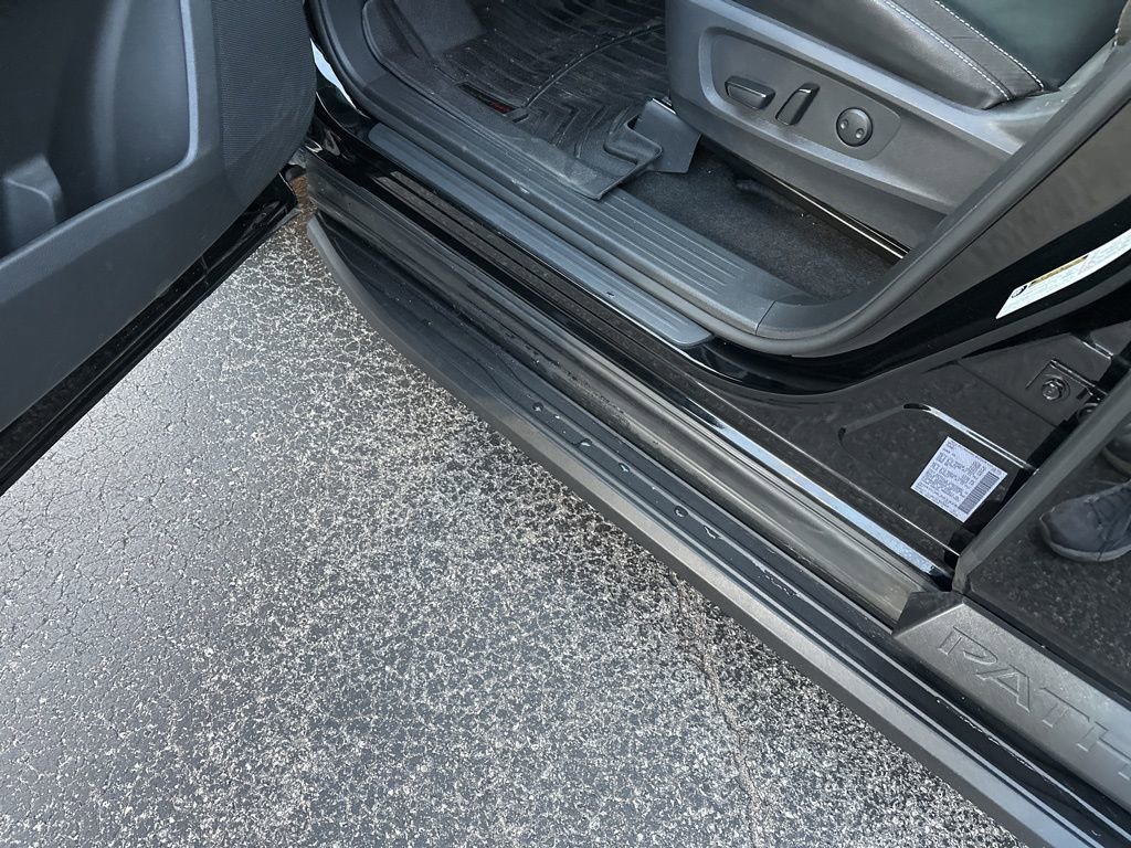 Used 2023 Nissan Pathfinder SL image 19