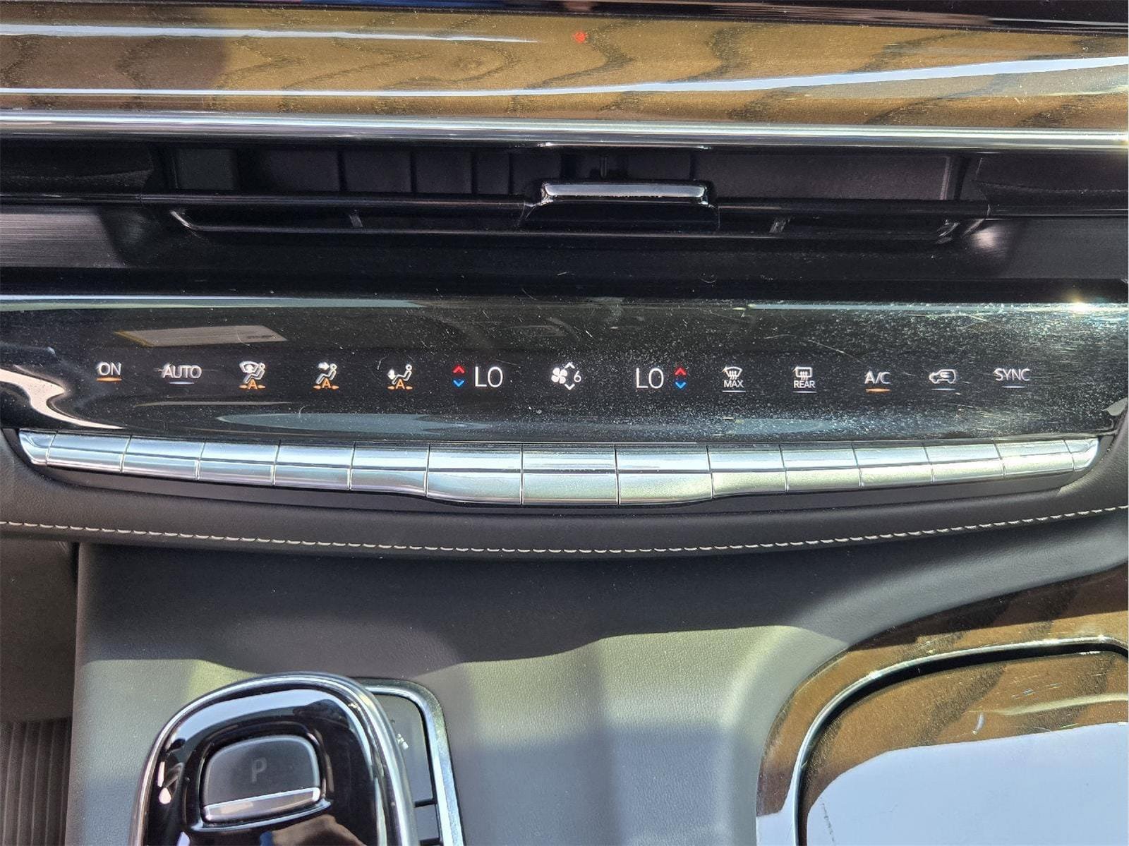 Used 2024 Cadillac Escalade Sport Platinum w/ LPO, Floor Liner Package AWD/4WD image 17
