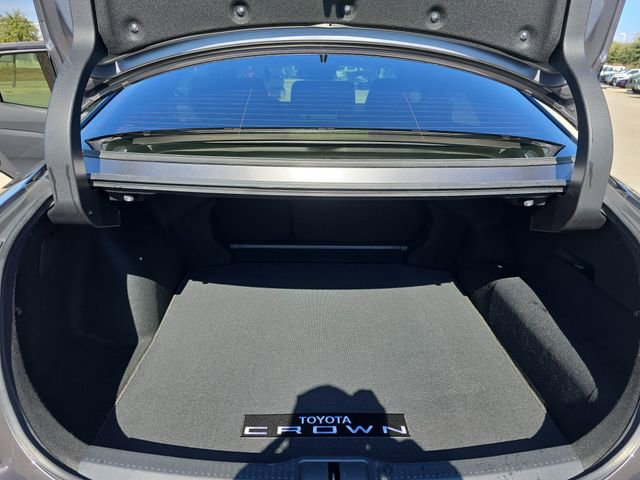 Used 2023 Toyota Crown Limited image 12