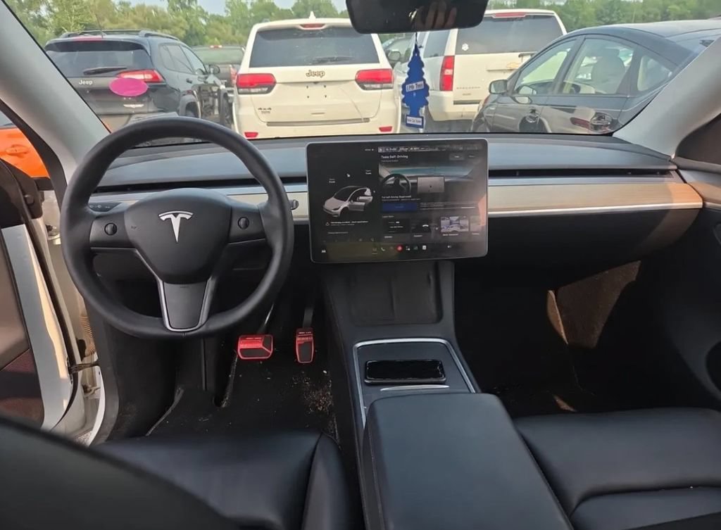 Used 2023 Tesla Model Y Long Range AWD/4WD image 3