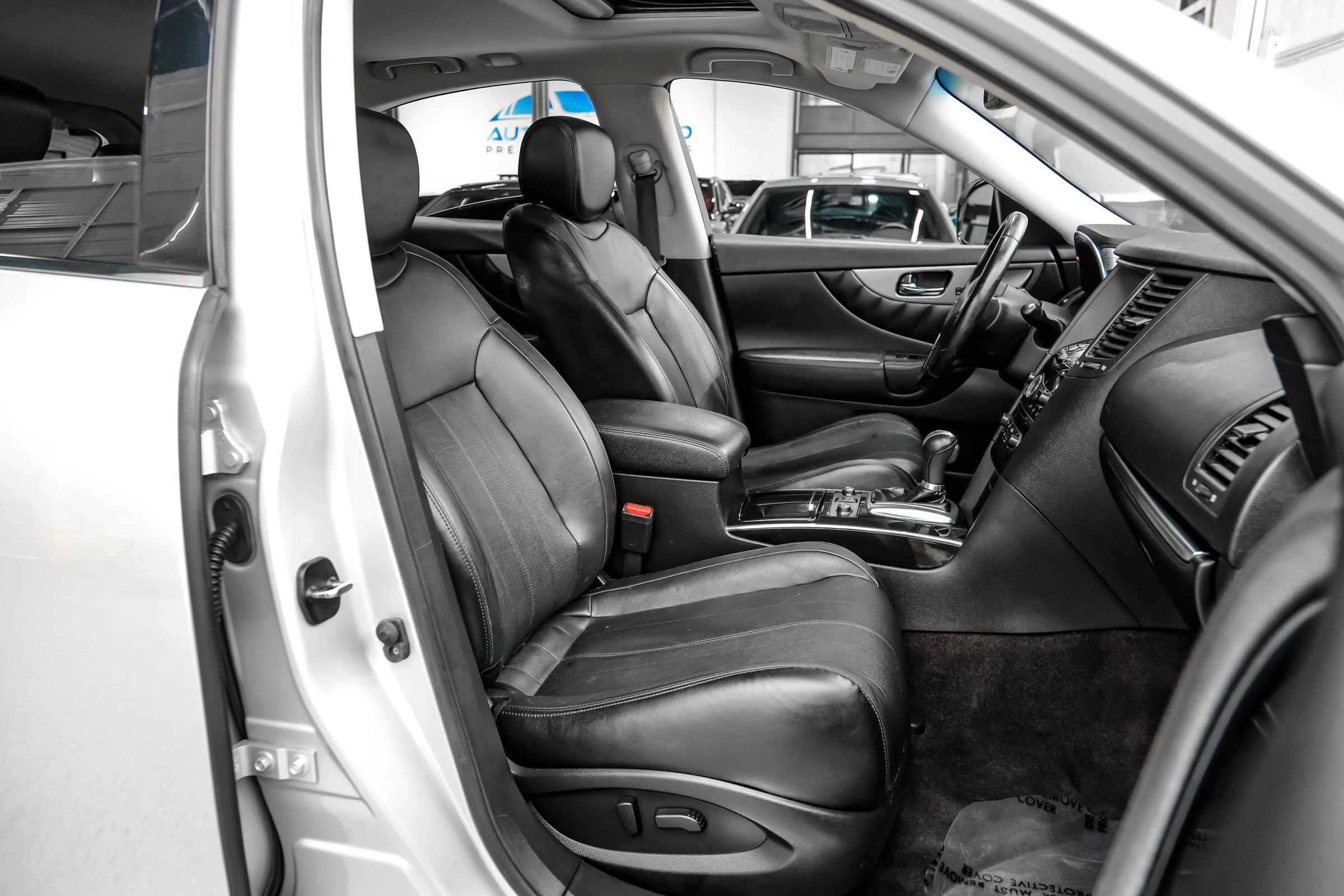 Used 2017 INFINITI QX70 AWD w/ Premium Package image 45