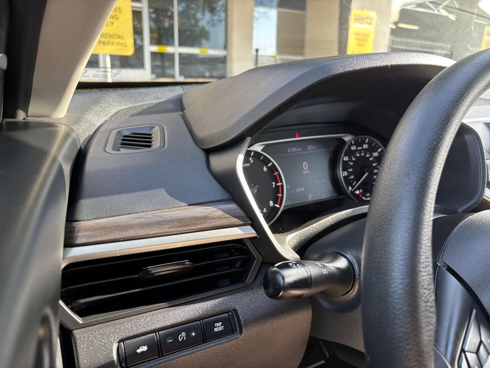 Used 2025 Nissan Altima 2.5 SV FWD image 33