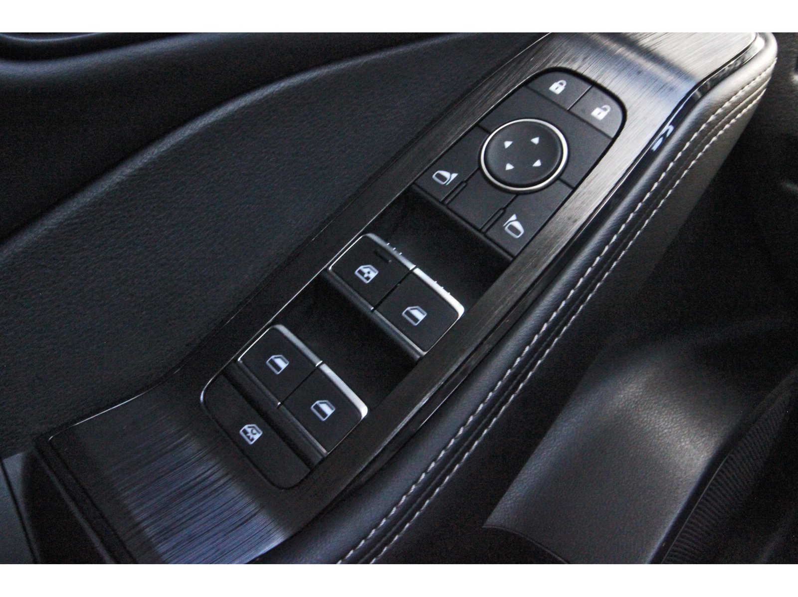 Certified 2025 Nissan Rogue SL w/ SL Premium Package FWD image 23