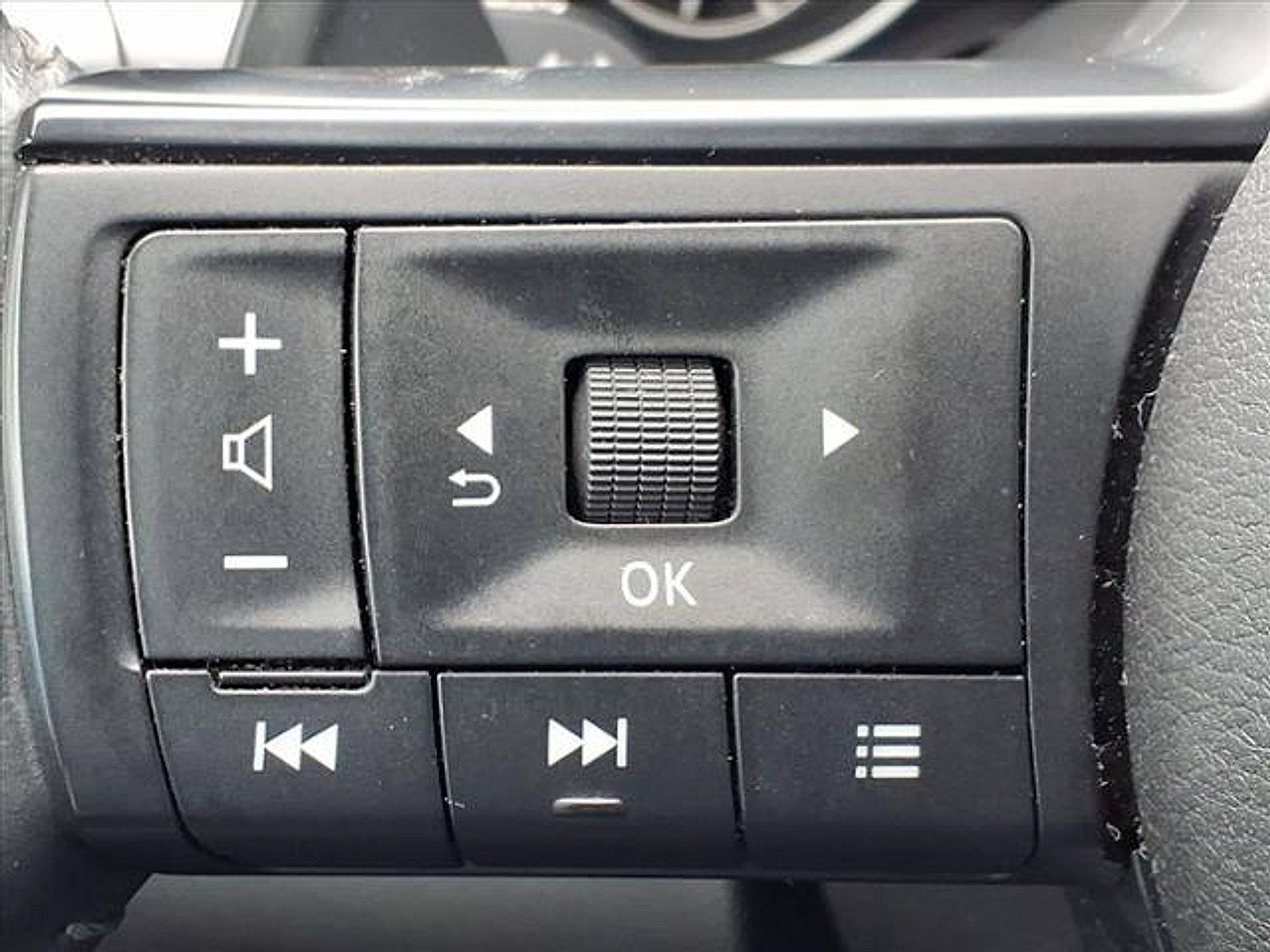 Certified 2024 Nissan Pathfinder SV image 36