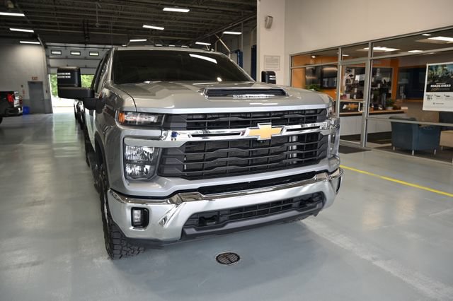 Used 2024 Chevrolet Silverado 2500 LT w/ All Star Edition AWD/4WD image 3