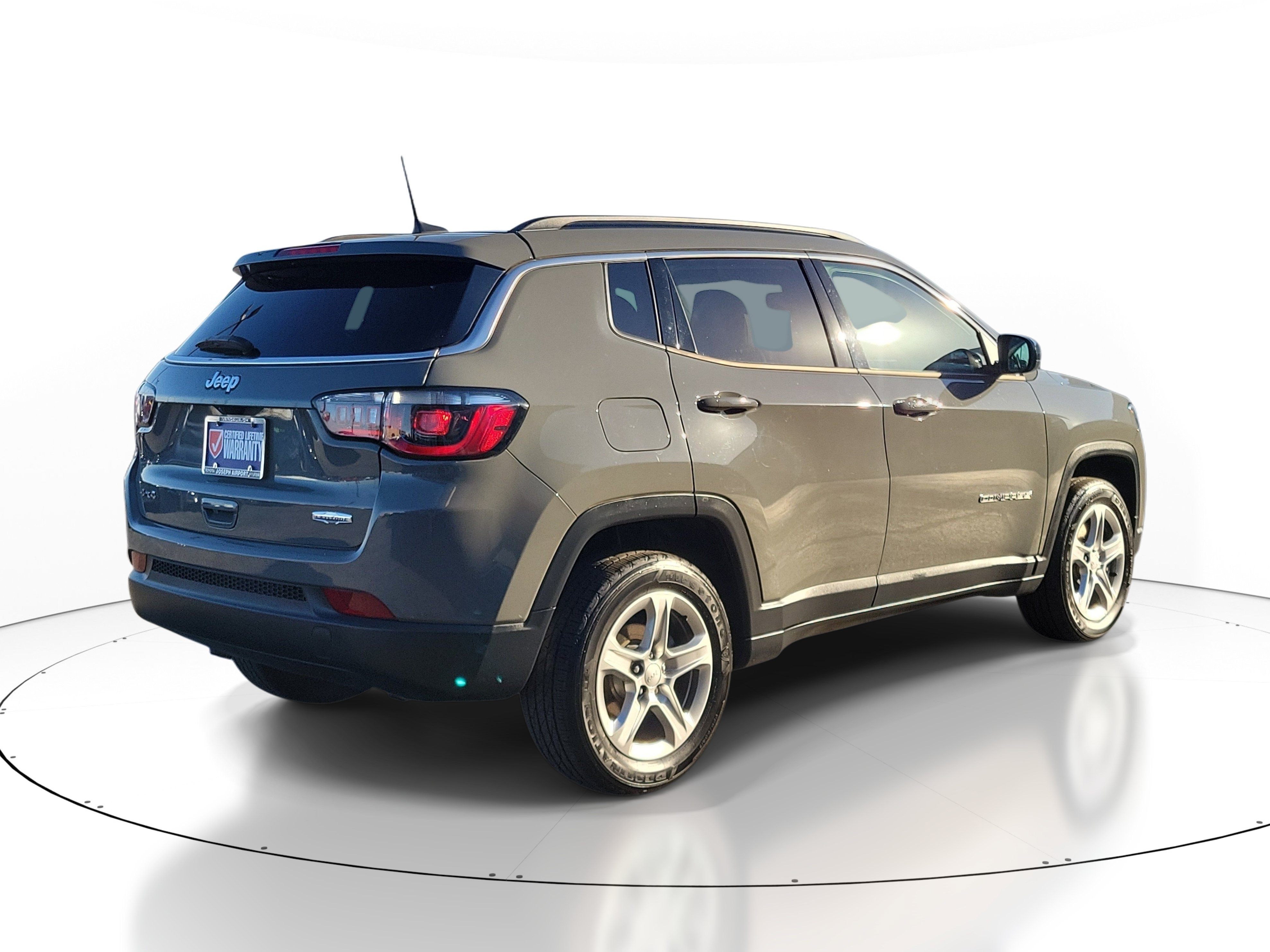 Used 2023 Jeep Compass Latitude w/ Convenience Group AWD/4WD image 4