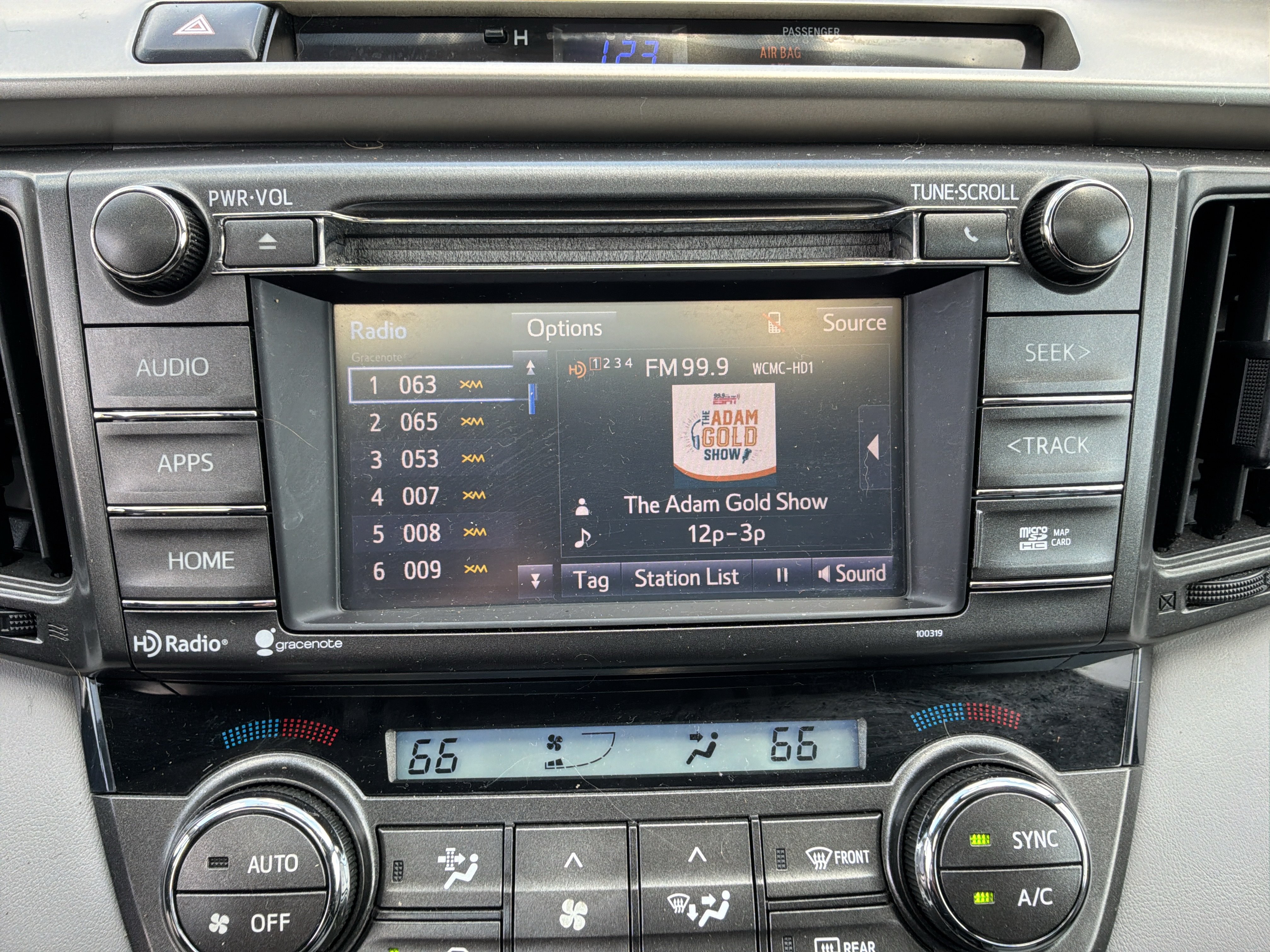 Used 2015 Toyota RAV4 XLE FWD image 23
