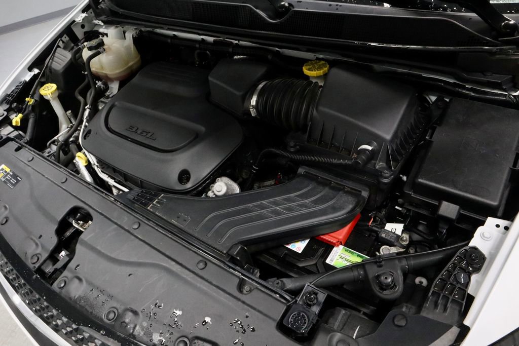 Used 2023 Chrysler Voyager LX image 17