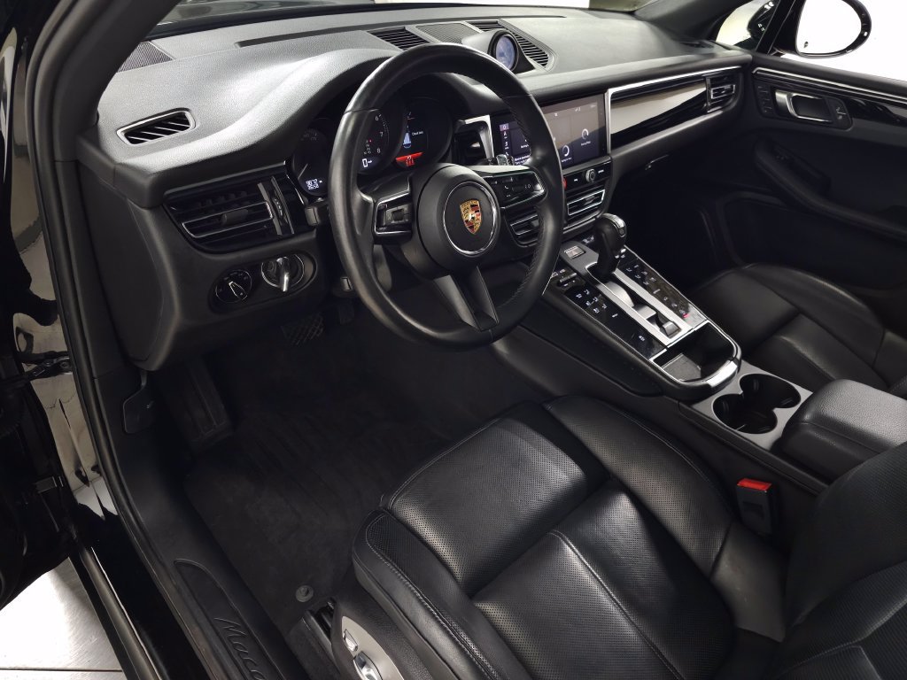 Used 2024 Porsche Macan Turbo AWD/4WD image 18