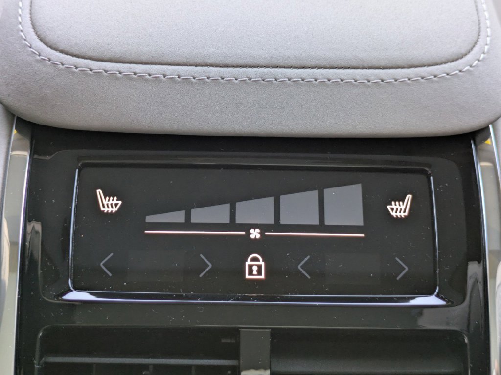 New 2025 Volvo XC90 B6 Core w/ Climate Package AWD/4WD image 15
