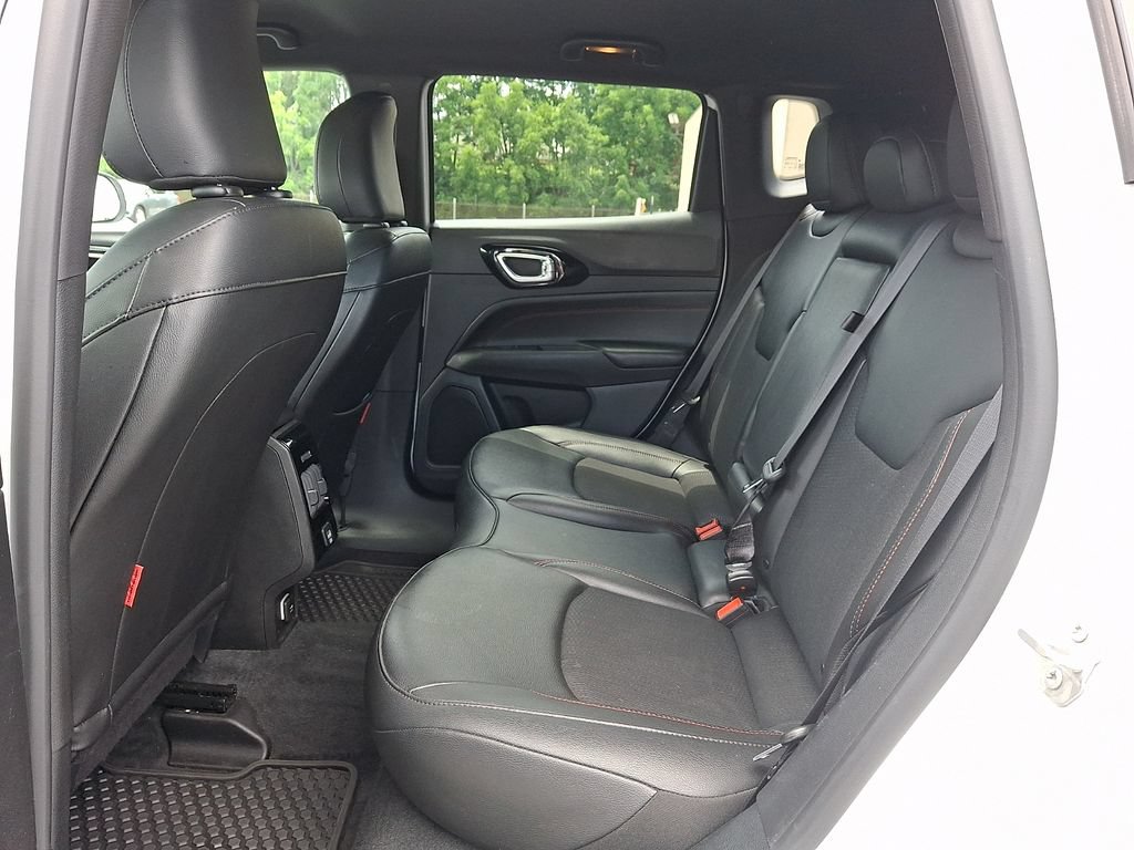 Used 2025 Jeep Compass Trailhawk AWD/4WD image 10