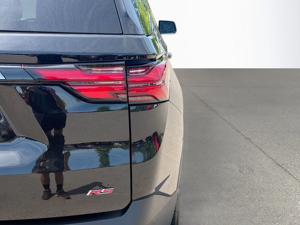 Used 2023 Chevrolet Traverse RS FWD image 11