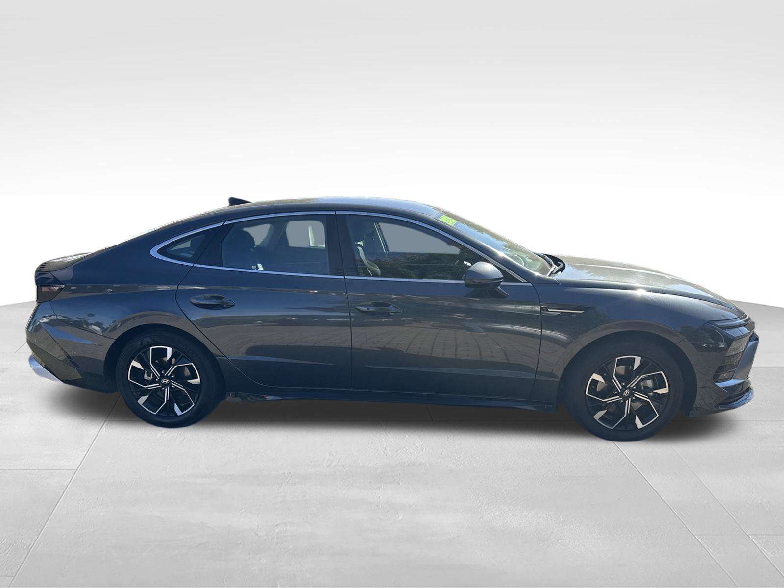 Used 2025 Hyundai Sonata SEL FWD image 4
