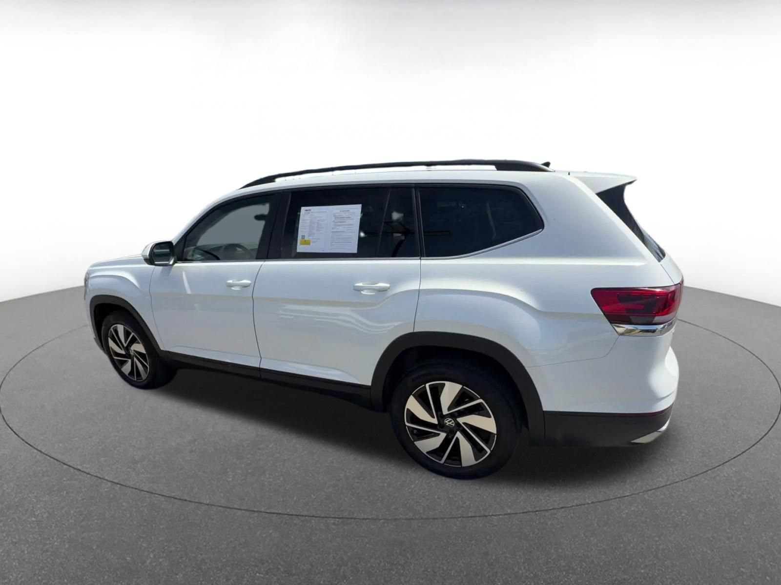 Used 2026 Volkswagen Atlas SE FWD image 8