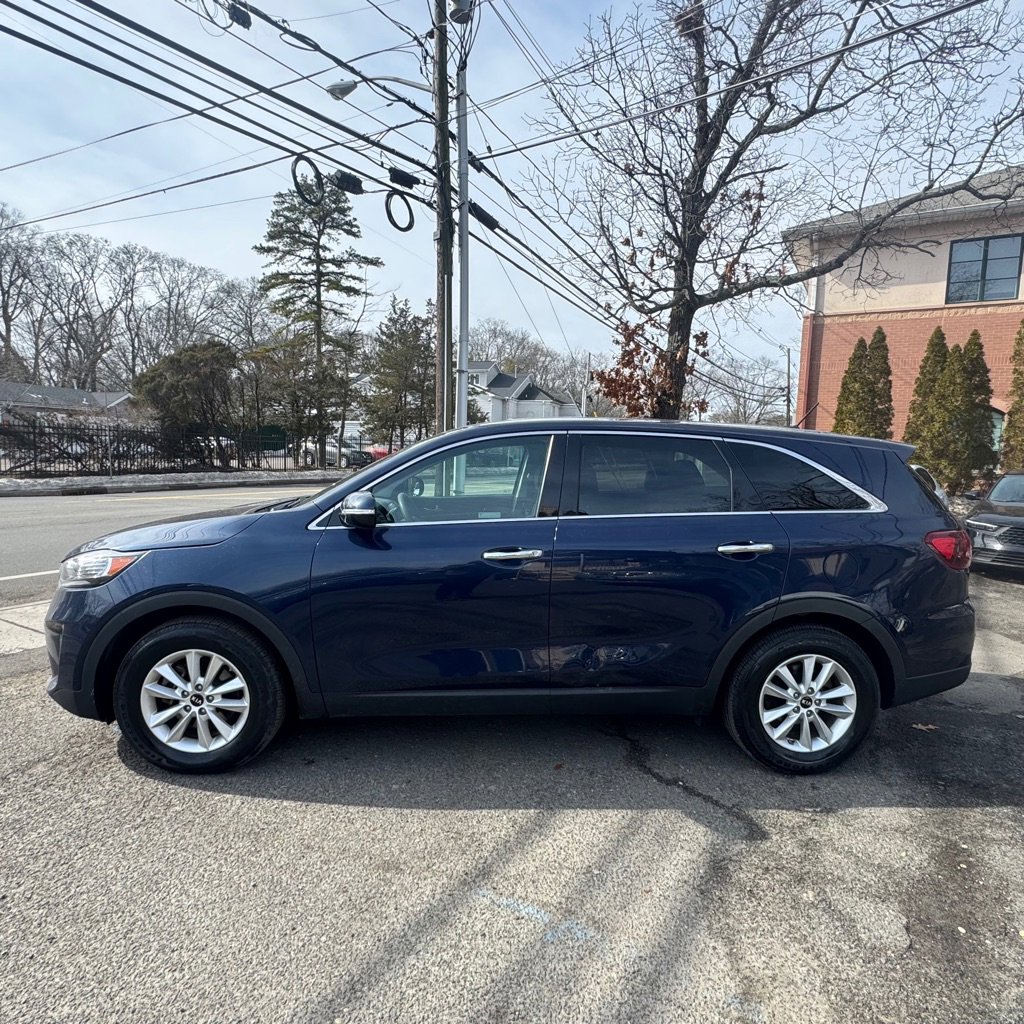 Used 2019 Kia Sorento LX image 2