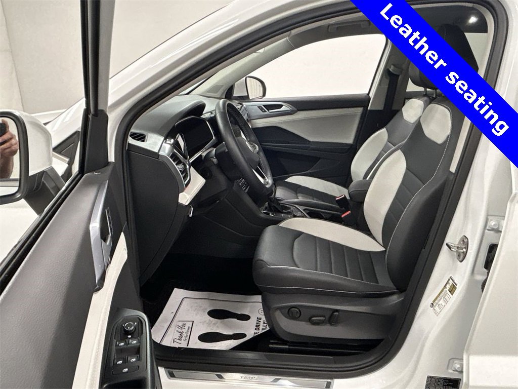 Certified 2025 Volkswagen Taos SEL image 15
