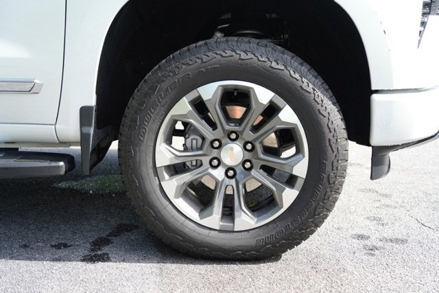 Used 2025 Chevrolet Silverado 1500 High Country w/ Technology Package image 32