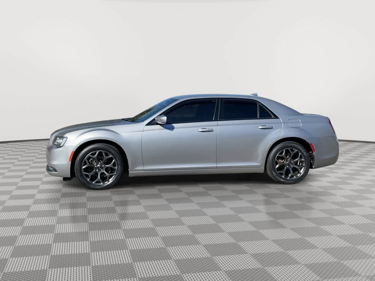 Used 2018 Chrysler 300 S AWD/4WD image 5