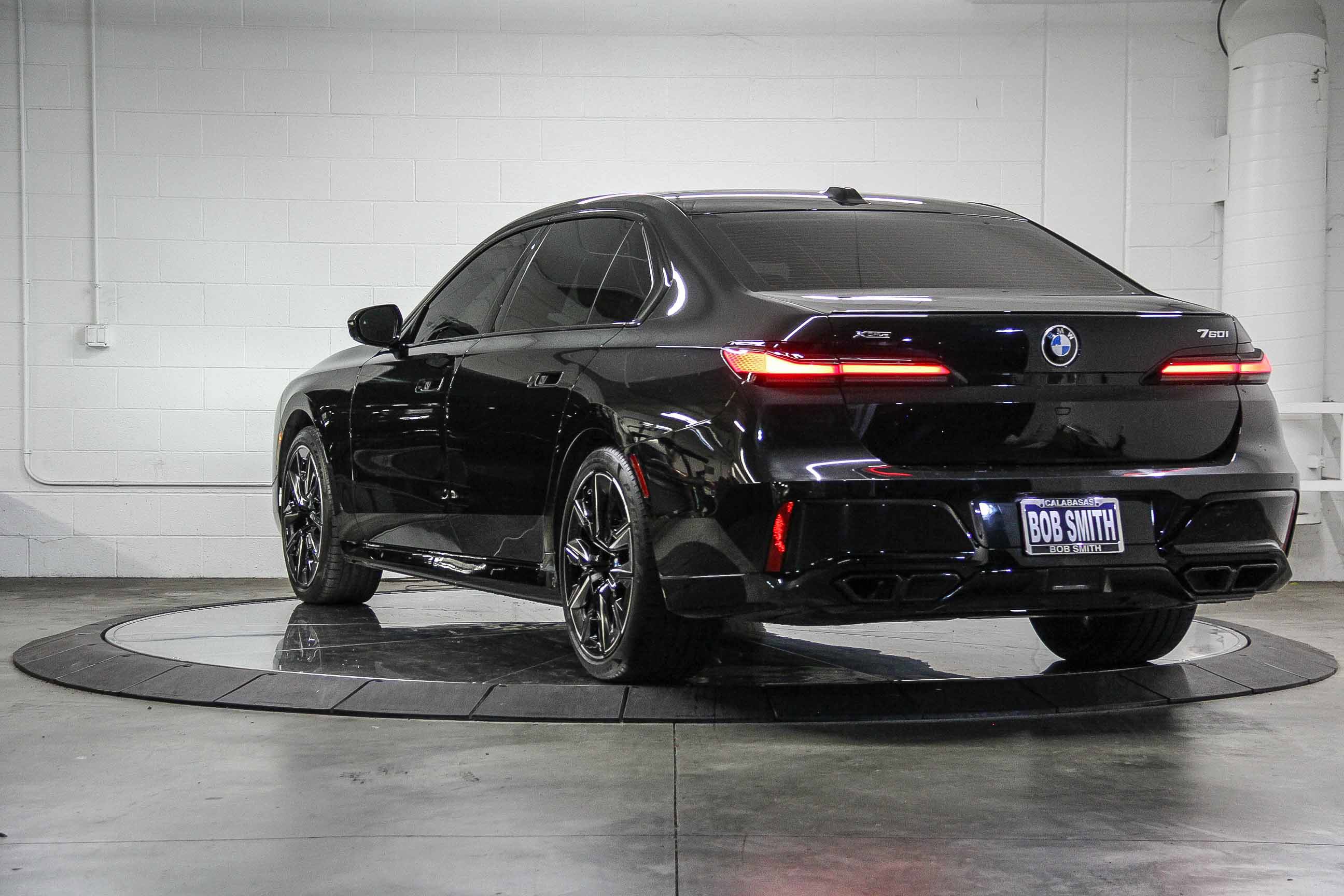 Certified 2024 BMW 760i xDrive w/ Executive Package AWD/4WD image 4