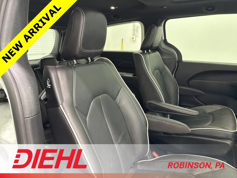 Used 2023 Chrysler Pacifica Limited w/ S Appearance Package image 12