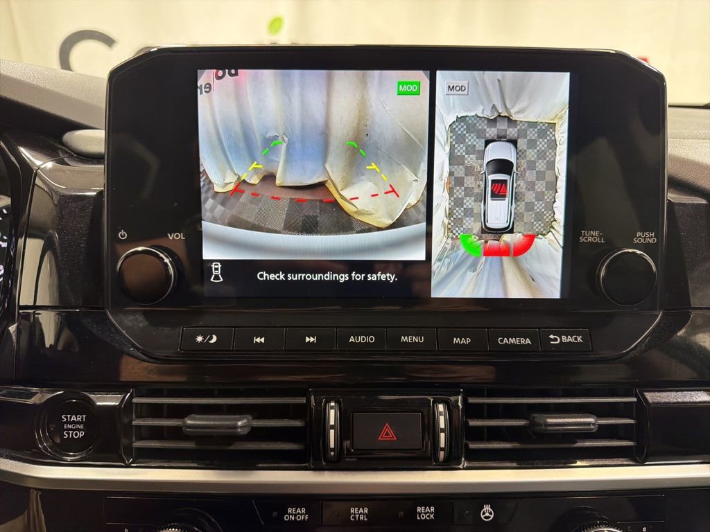 Used 2025 Nissan Pathfinder SL AWD/4WD image 31