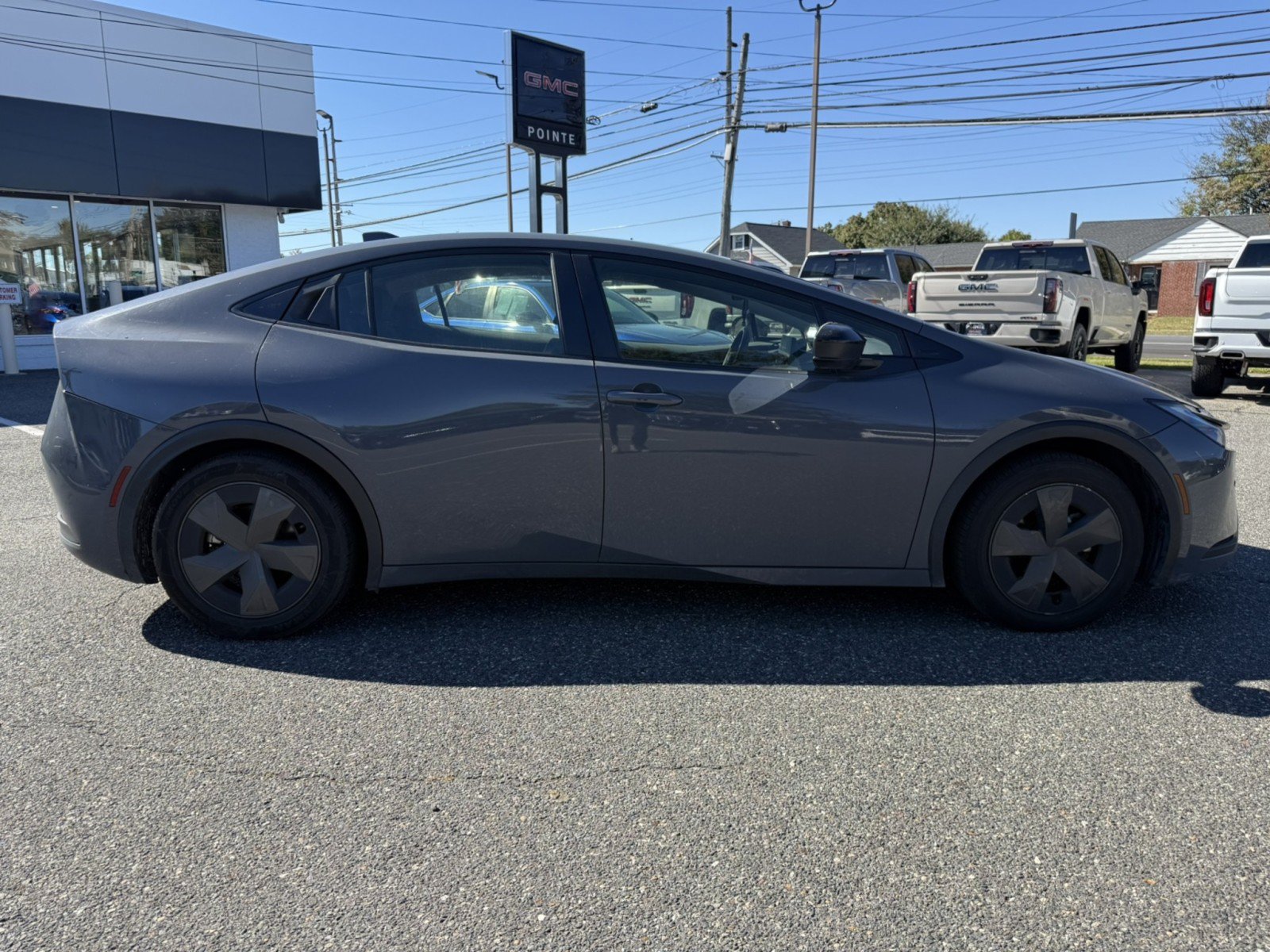Used 2024 Toyota Prius LE FWD image 2