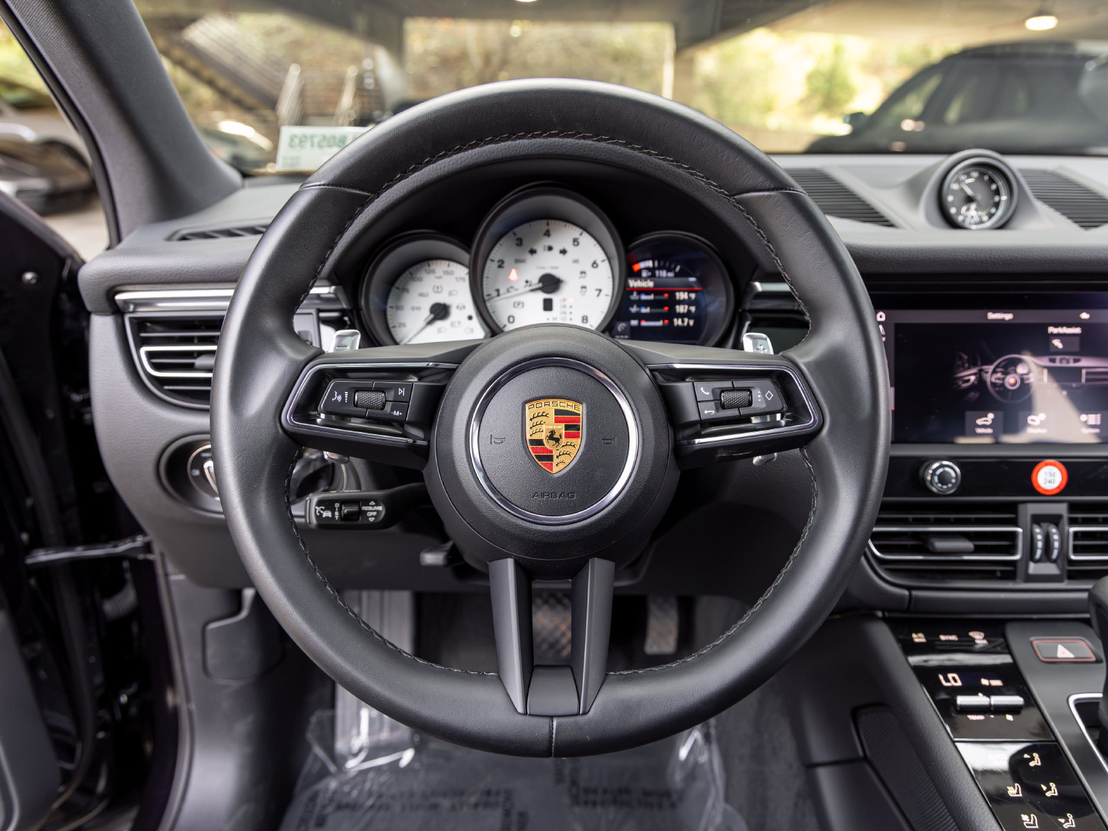 Certified 2023 Porsche Macan AWD/4WD image 34