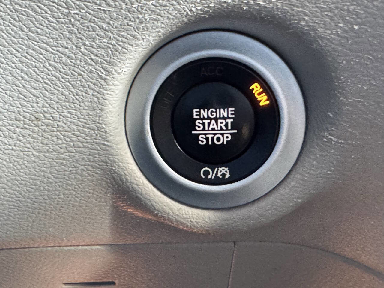 Used 2022 Chrysler Voyager LX image 61