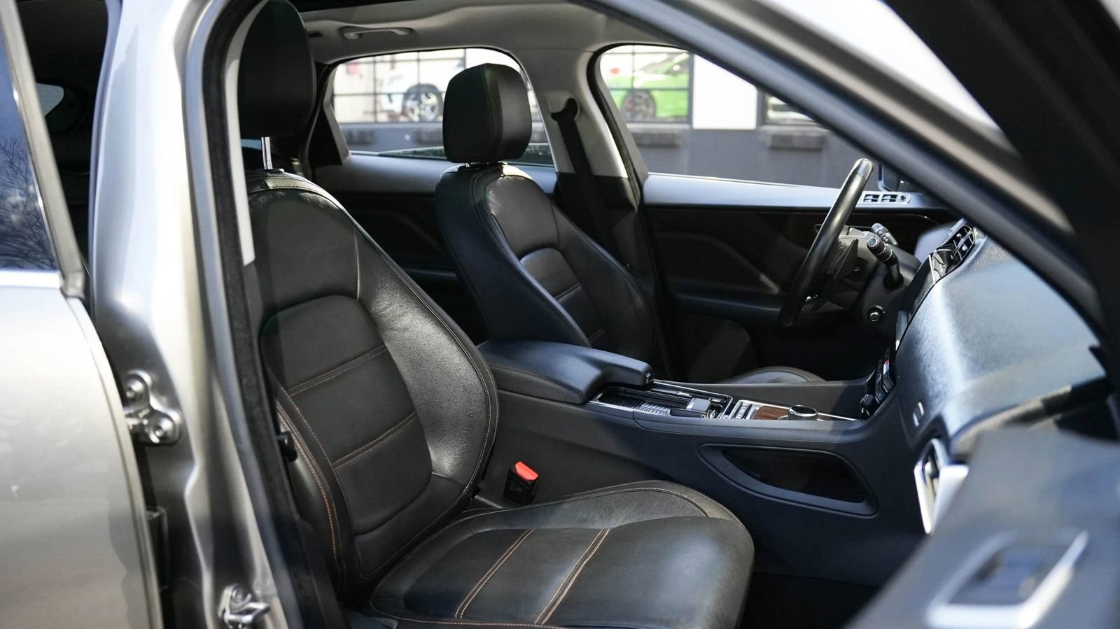 Used 2018 Jaguar F-PACE Prestige image 33