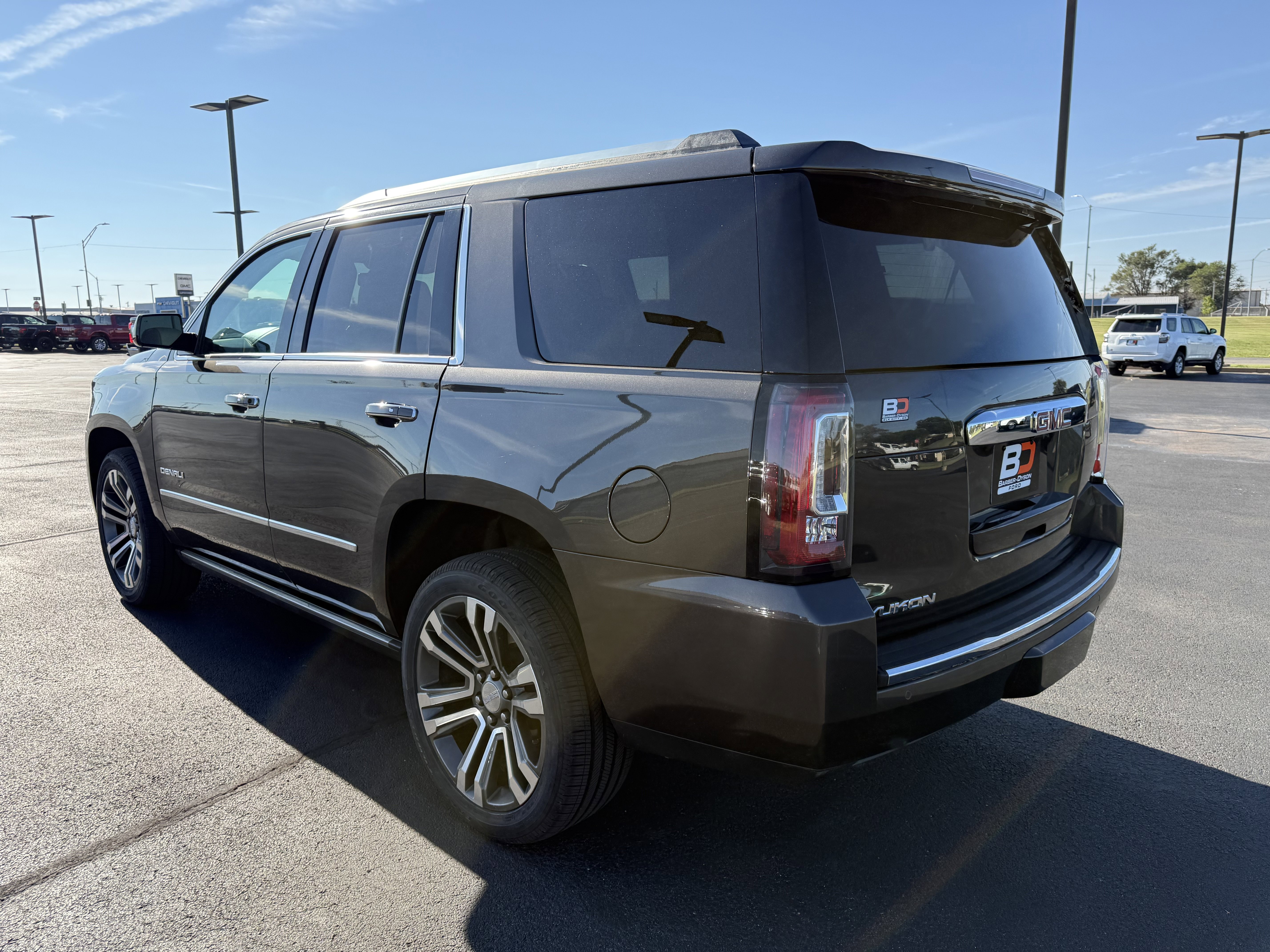 Used 2020 GMC Yukon Denali w/ Denali Premium Package image 4