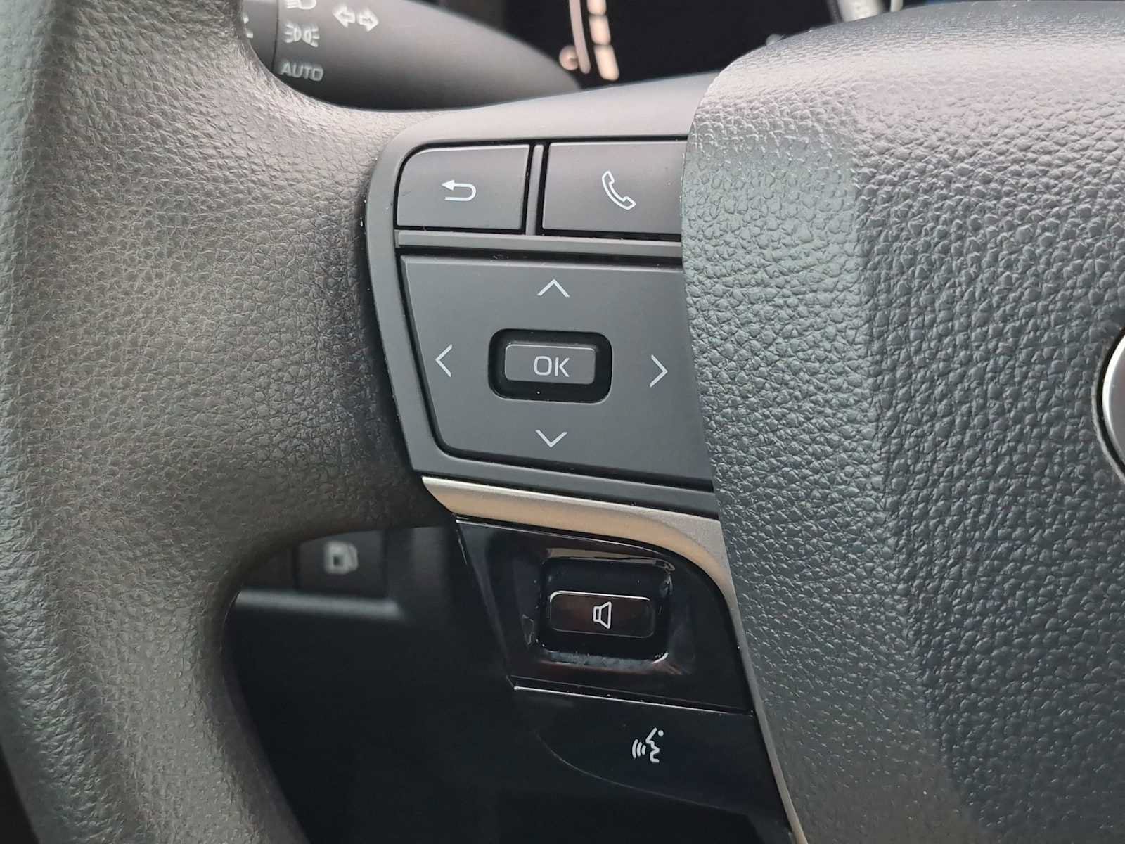 Used 2025 Toyota Camry LE w/ Convenience Package FWD image 22