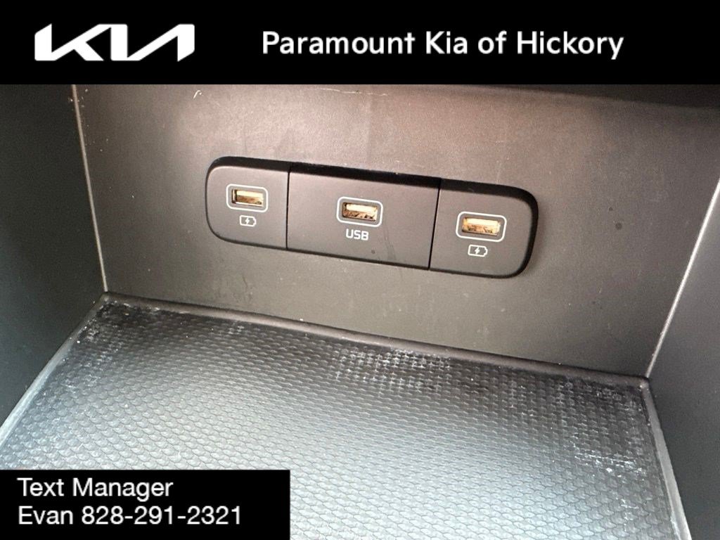Used 2024 Kia Carnival LX FWD image 30