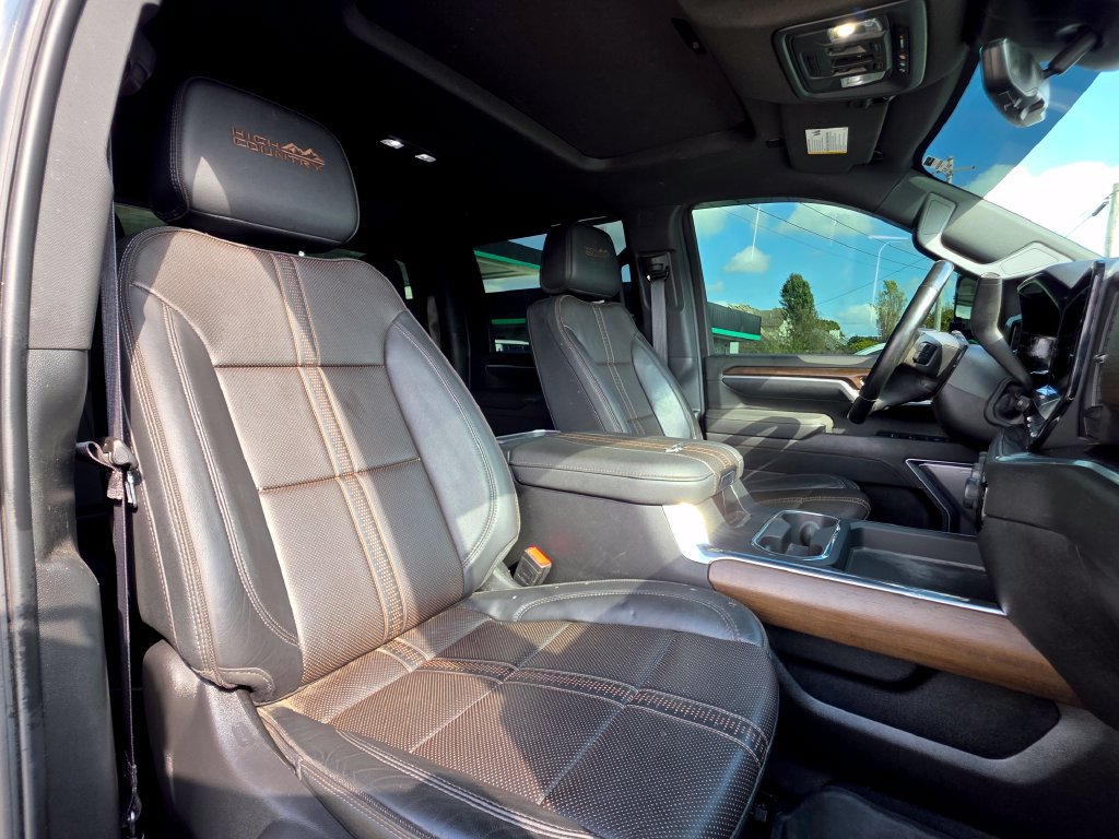 Used 2025 Chevrolet Silverado 3500 High Country w/ High Country Premium Package AWD/4WD image 29