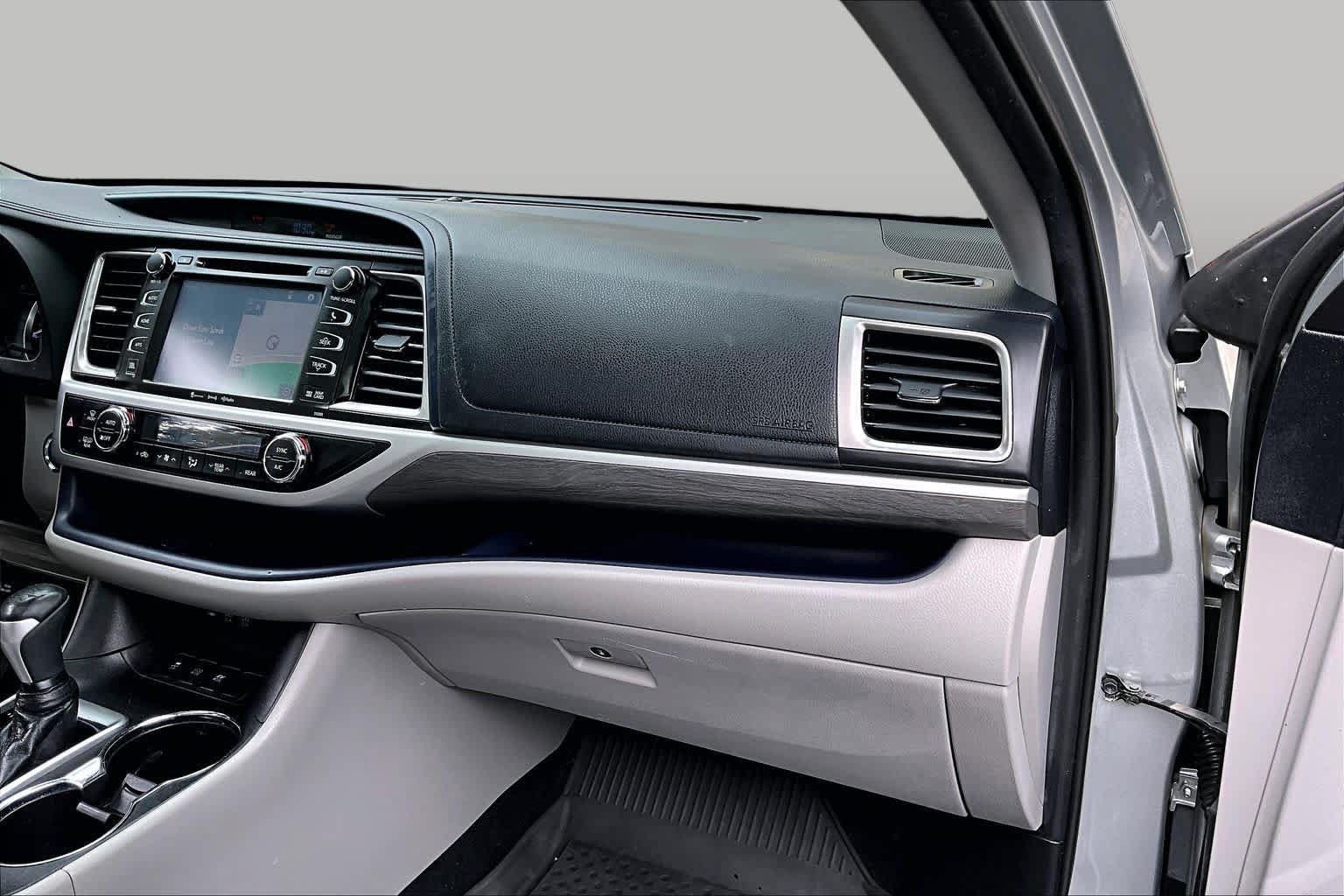 Used 2019 Toyota Highlander Limited AWD/4WD image 19
