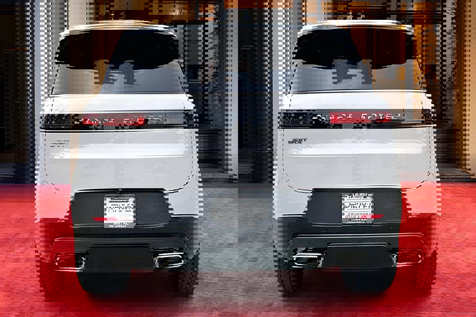 Used 2025 Land Rover Range Rover Sport image 3