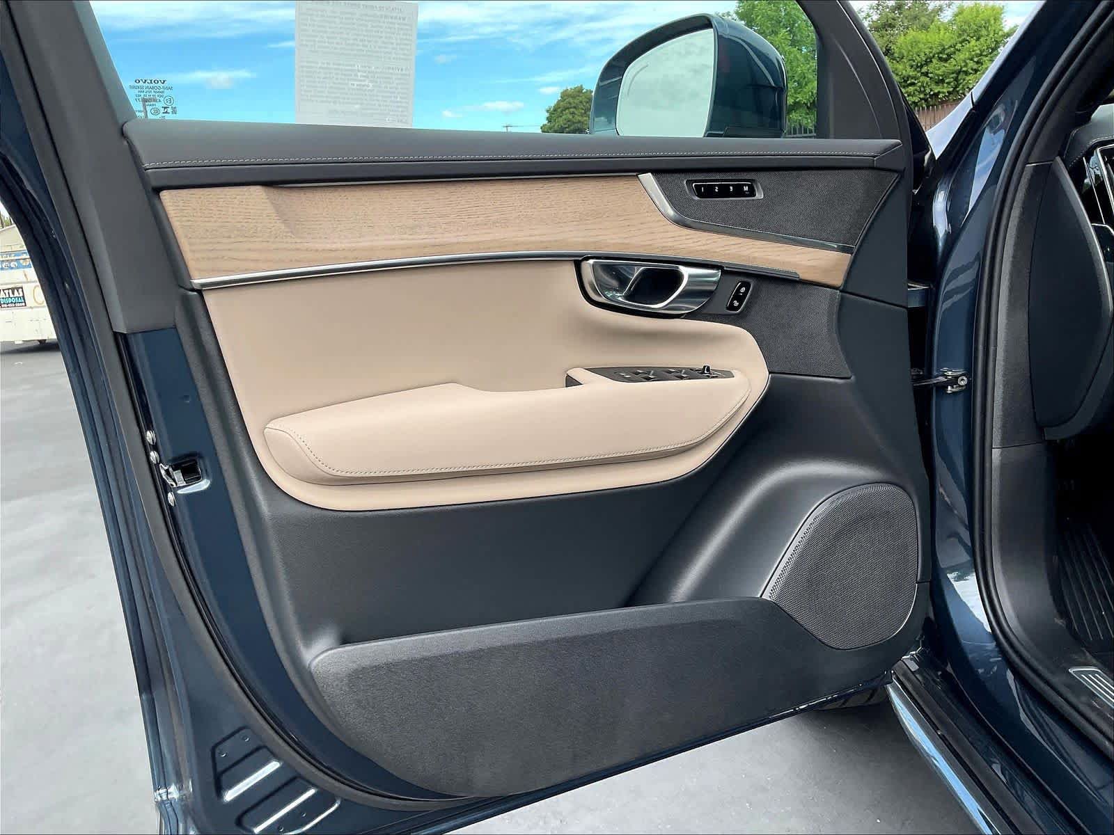 New 2026 Volvo XC90 B5 Core AWD/4WD image 24