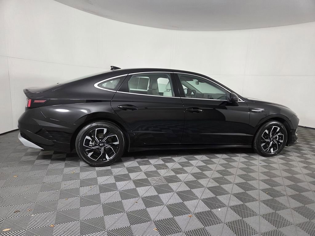 Used 2025 Hyundai Sonata SEL FWD image 4