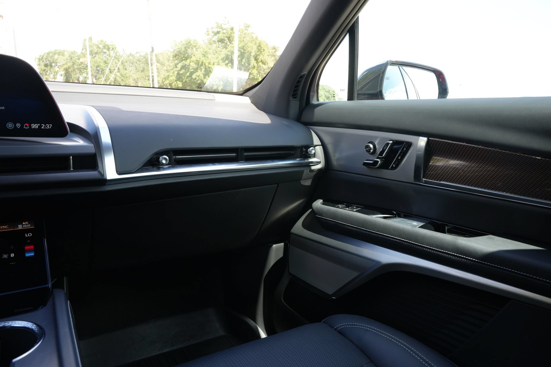 Certified 2026 Cadillac Vistiq Sport w/ LPO, Floor Liner Package AWD/4WD image 7